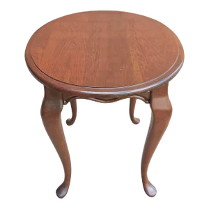 20th Century Queen Anne Style Cherry Oval Side Table