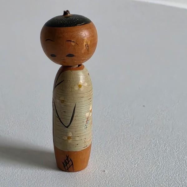 Vintage 1960s Japanese Miniature Kokeshi Dolls - Articulated Wooden Trio For Sale - Image 11 of 18