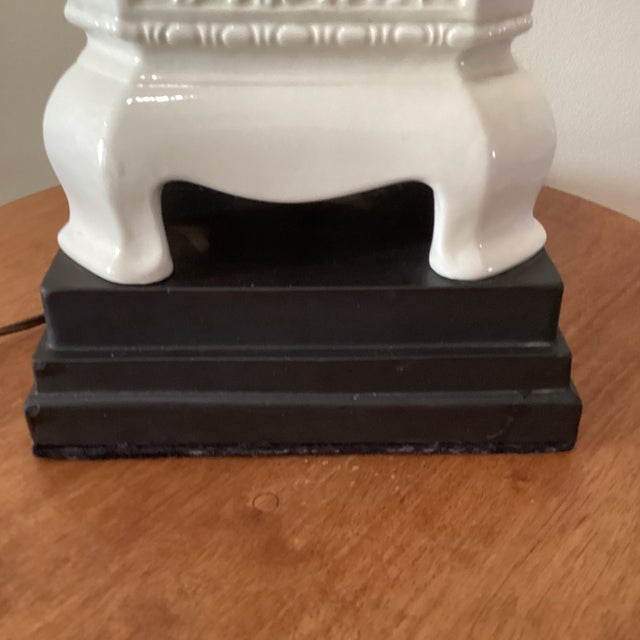 Wood Vintage Chinoiserie Pagoda Style Table Lamp With White Textured Porcelain Body Mounted on Dark Wood Base For Sale - Image 7 of 12