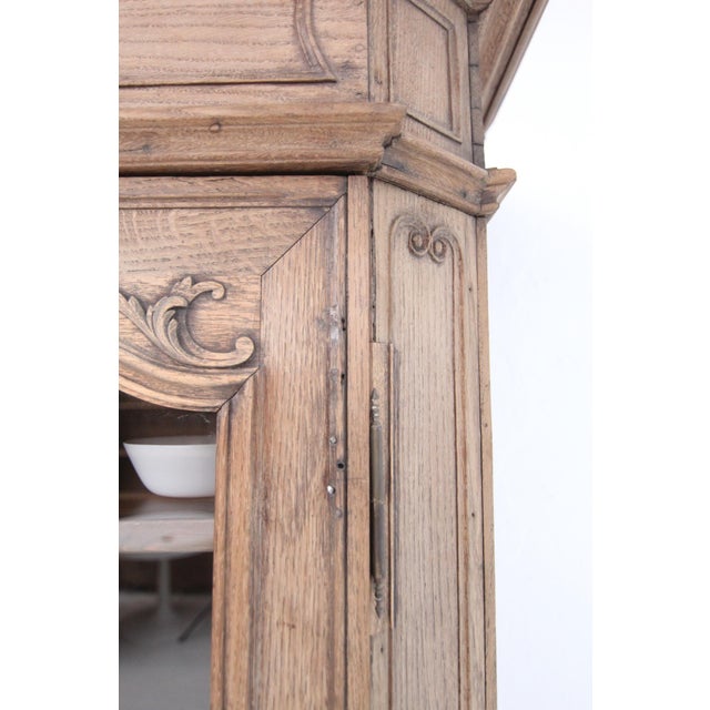 Late 18th Century Régence Oak Vitrine Cabinet For Sale - Image 15 of 18