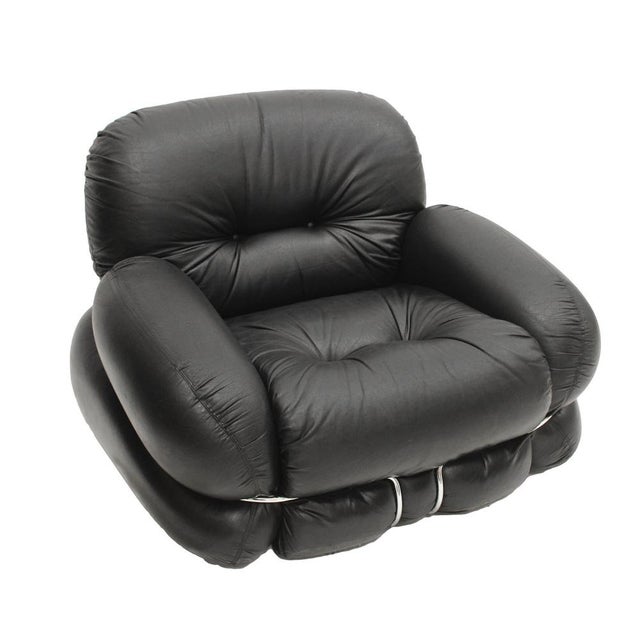 Mid-Century Modern Set of Italian Model Okay Lounge Chairs in Black Leather and Steel by Adriano Piazzesi For Sale - Image 3 of 8
