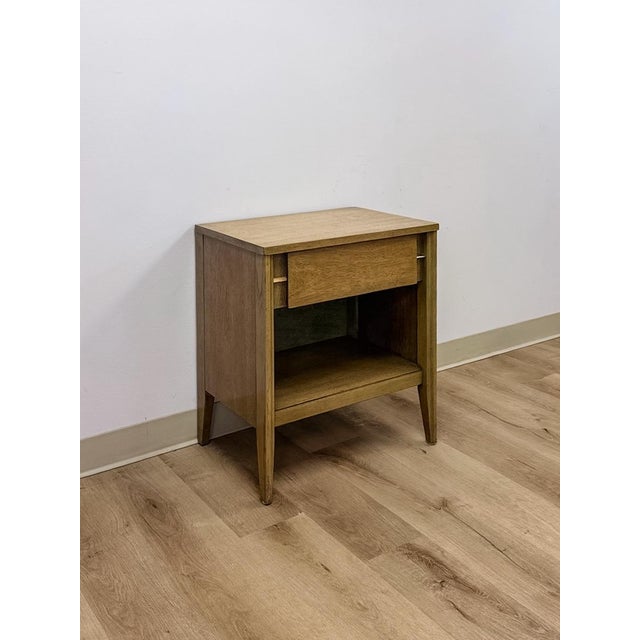 This clean and well-proportioned vintage mid-century modern nightstand with brass pull is a classic and versatile MCM...