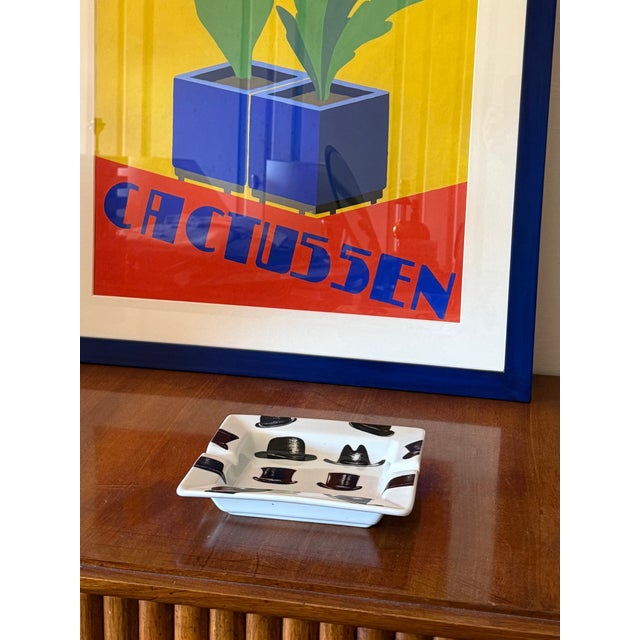 Hats serigraphy Ceramic ashtray France 1970s H 4 cm - 17 × 19 cm Conditions: excellent, consistent with age and use