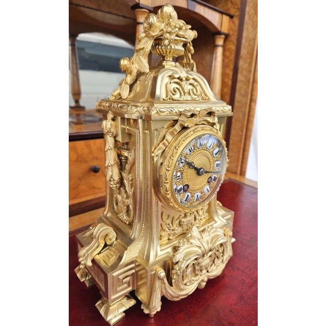 Louis XVI Pendulum in Gilded Bronze For Sale - Image 4 of 18