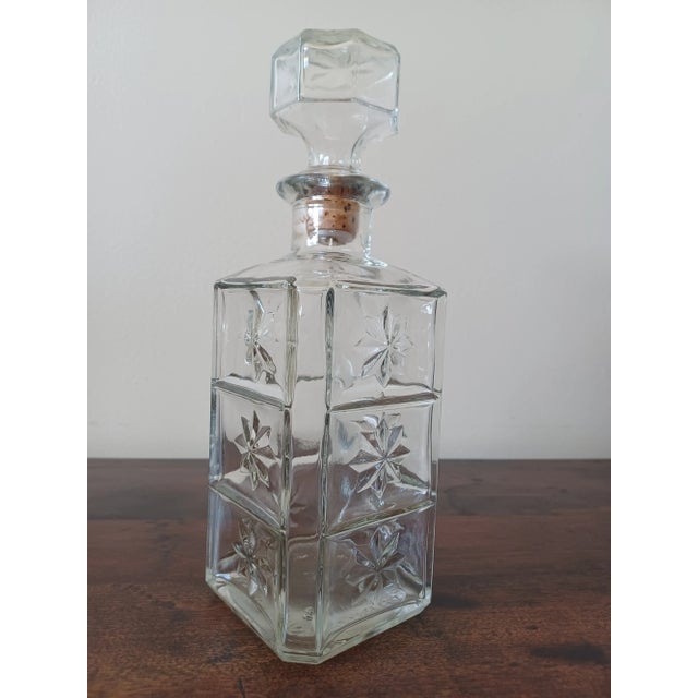 Super cool glass decanter from the 50s-60s era. Each side has star like designs and its top has an octaganol shape....