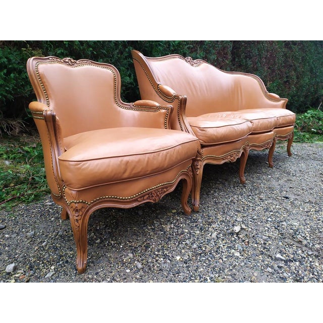 Hollywood Regency Regency Tan Leather Living Room Set, 1950s, Set of 5 For Sale - Image 3 of 18