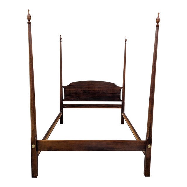 Vintage Mahogany Traditional Style Queen Size Four Pencil Poster Bed For Sale