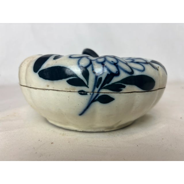 Late 19th Century Antique Blue and White Chinese Porcelain Squash Pot For Sale - Image 4 of 8