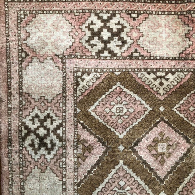 Vintage Turkish Rug: Pink & Brown Diamond Pattern | 4'4"x5'7" For Sale In Houston - Image 6 of 7