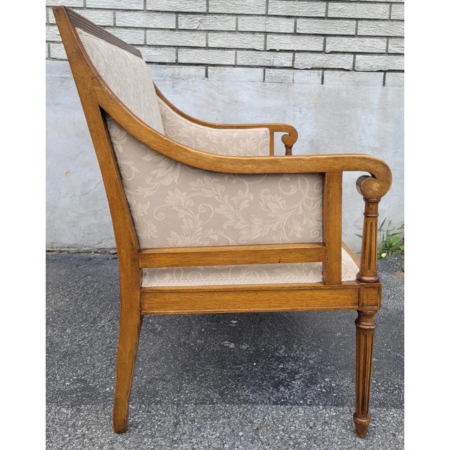 1940s English Maple Loveseat Settee With New Upholstery For Sale In Philadelphia - Image 6 of 12