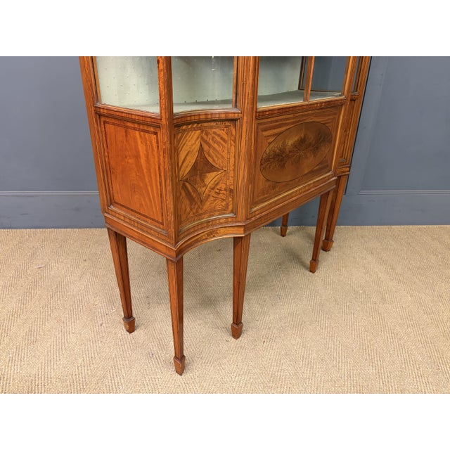 Inlaid Satinwood Display Cabinet from Maple & Co., 1900s For Sale - Image 18 of 18