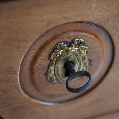 19th Century Louis XVI Style Chest of Drawers in Walnut For Sale - Image 3 of 15