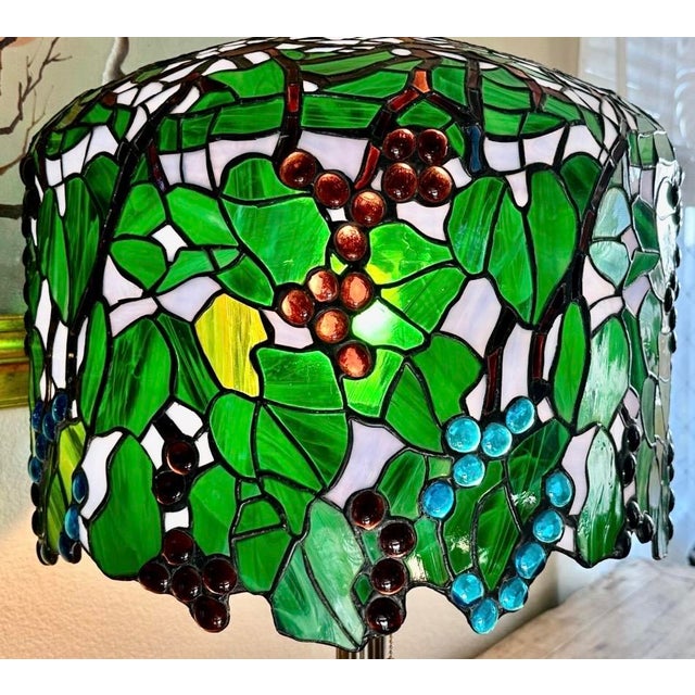 Rare c.1915 Unique Art Glass & Metal Co. Grapevine Leaded Glass Table Lamp With Egyptian Sphinx Bronze Base | Museum Quality For Sale - Image 13 of 18