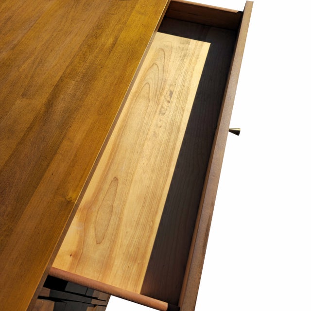 A Vintage Mid-Century Modern Paul McCobb Planner Group Dresser For Sale - Image 10 of 10