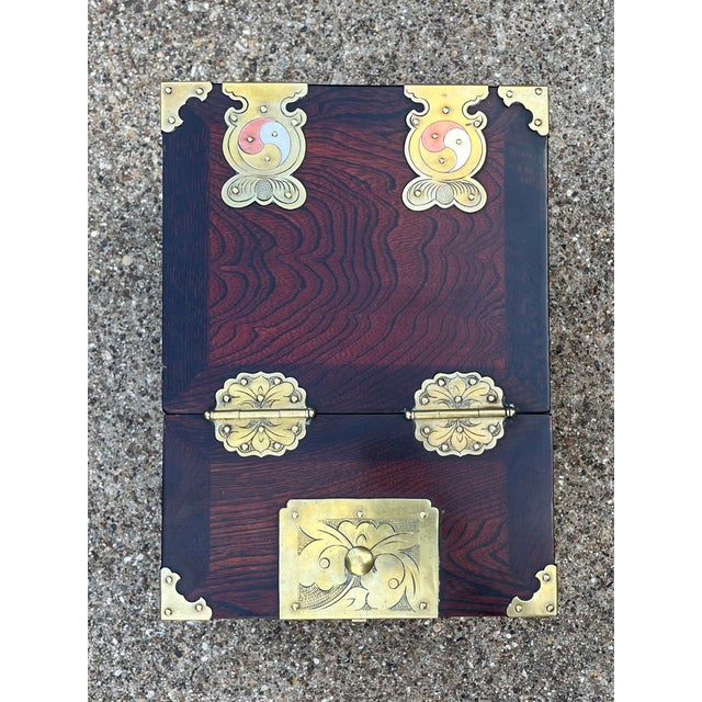 Brown 1930s Vintage Chinese Hardwood Traveling Vanity Shaving Mirror Box & Drawer For Sale - Image 8 of 12