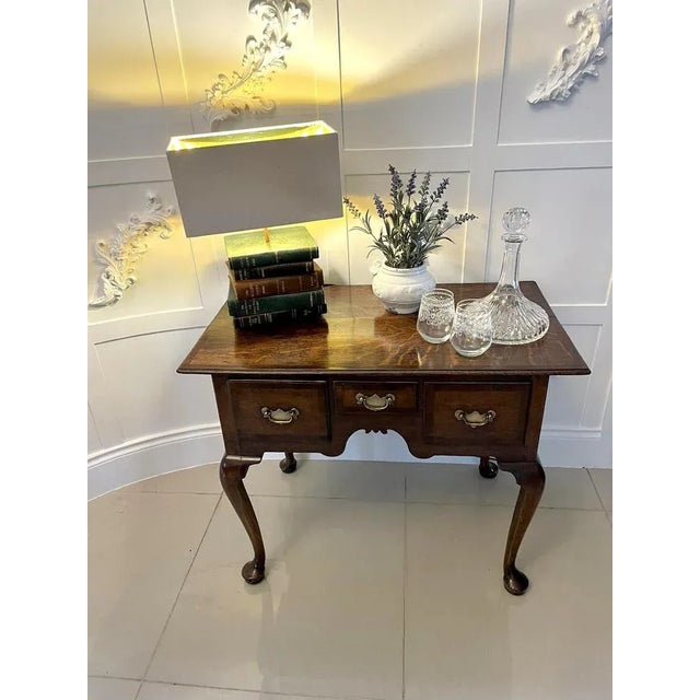 Antique George III quality oak lowboy having a quality oak rectangular shaped top with mahogany crossbanding above three...