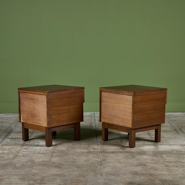 Pair of Mahogany Nightstands by John Keal for Brown Saltman For Sale In Los Angeles - Image 6 of 12