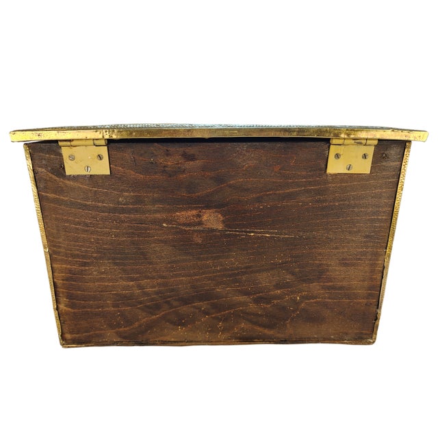 Traditional Early 1900s Antique Peerage England Coal Hob – Nautical Ship Design in Pressed Brass For Sale - Image 3 of 8