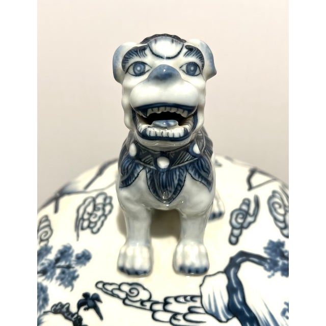 Chinoiserie Ethan Allen Large Blue & White Porcelain Temple Jar W/ Foo Dog Lid – 25” Chinoiserie For Sale - Image 3 of 12
