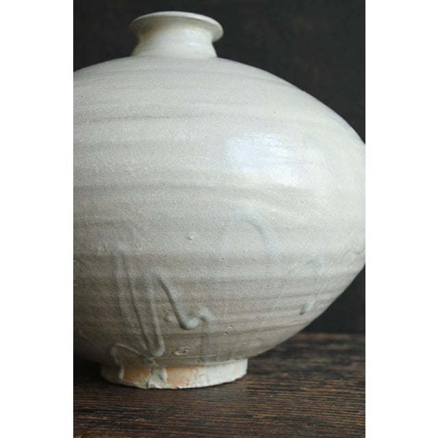 Joseon Dynasty White Porcelain Jar / 15th-19th Century / Excavated Flower Vase For Sale - Image 11 of 18