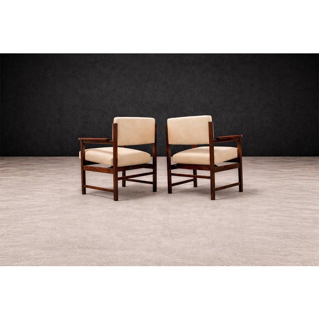 Brazilian Modern Pair of Armchairs in Rosewood & Beige Leather, Bureau, 1960s For Sale In New York - Image 6 of 8