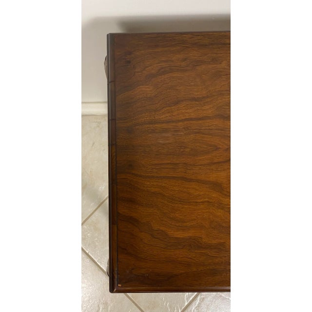 Antique Book Matched Crotch Mahogany Inlaid Serving Table With Removable Glass Tray For Sale - Image 9 of 10