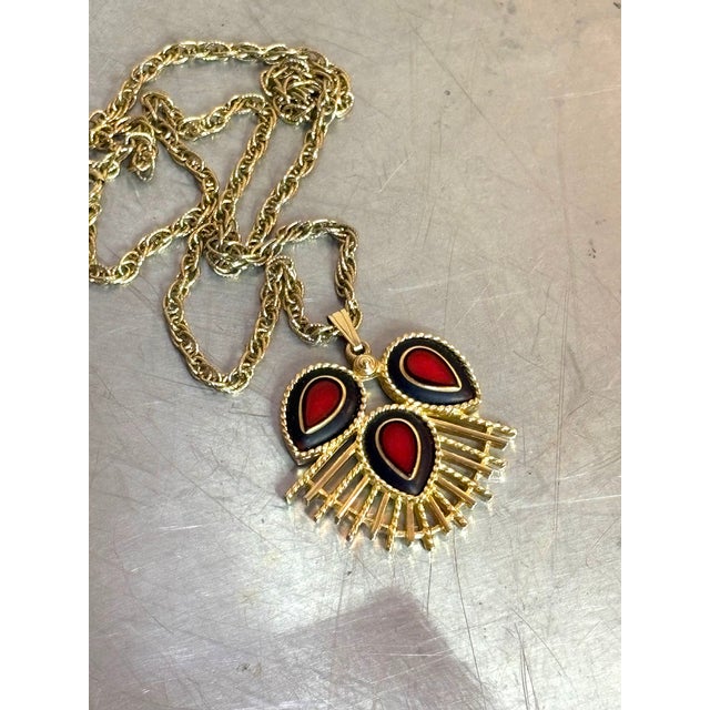 1960s-70s Red Stone / Gold Tone Pendant Necklace For Sale - Image 4 of 6