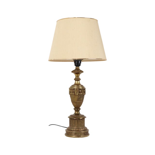 A beautiful and impressive brass table lamp in the classic Empire style, France, dating from around the mid-20th century....