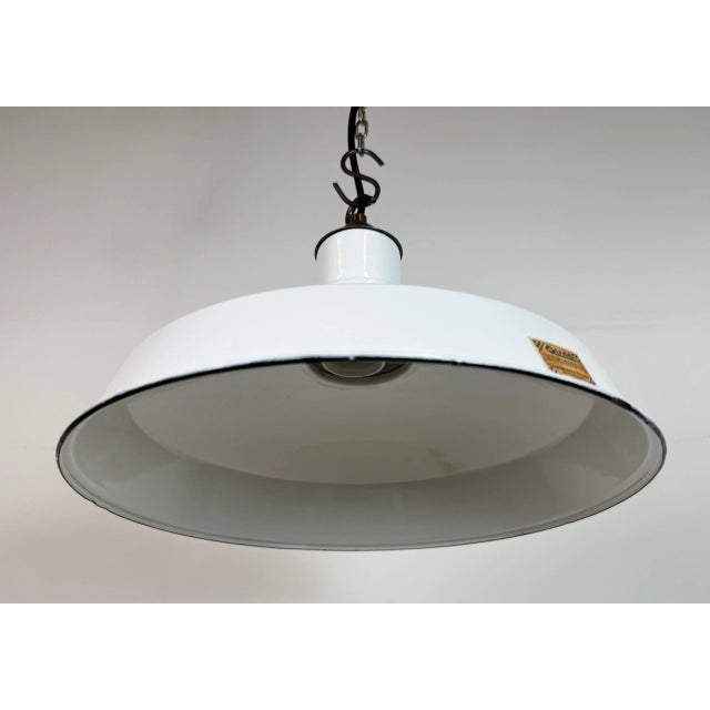 1960s Industrial White Enamel Factory Pendant Lamp from Quadrangle Mfg. Co., 1960s For Sale - Image 5 of 18