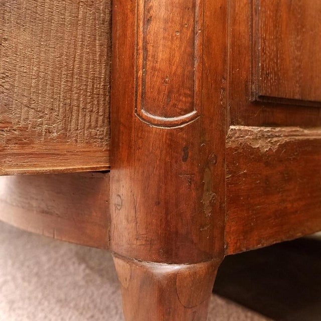 French Crossbow Front Chest of Drawers in Walnut, 18th Century For Sale - Image 3 of 15