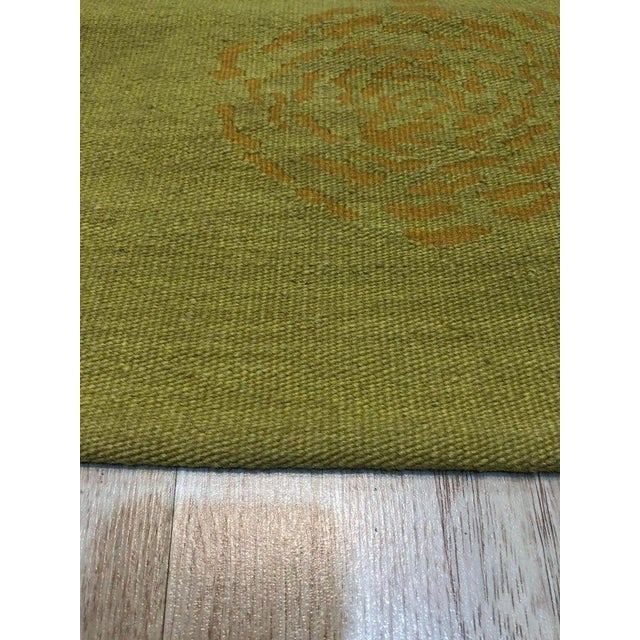 Contemporary 6x8 Yellow Flat Weave Wool Stylized Rosettes Geometric Modern Carpet Rug For Sale - Image 3 of 3