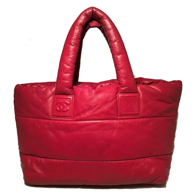 Contemporary Chanel Red and Navy Puffy Leather Cocoon Tote Bag For Sale - Image 3 of 7