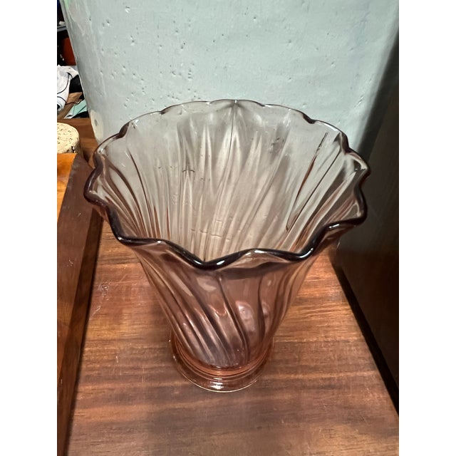 Art Nouveau 1930s Pink Pedal Swirl Depression Glass Vase by Jeannette For Sale - Image 3 of 4