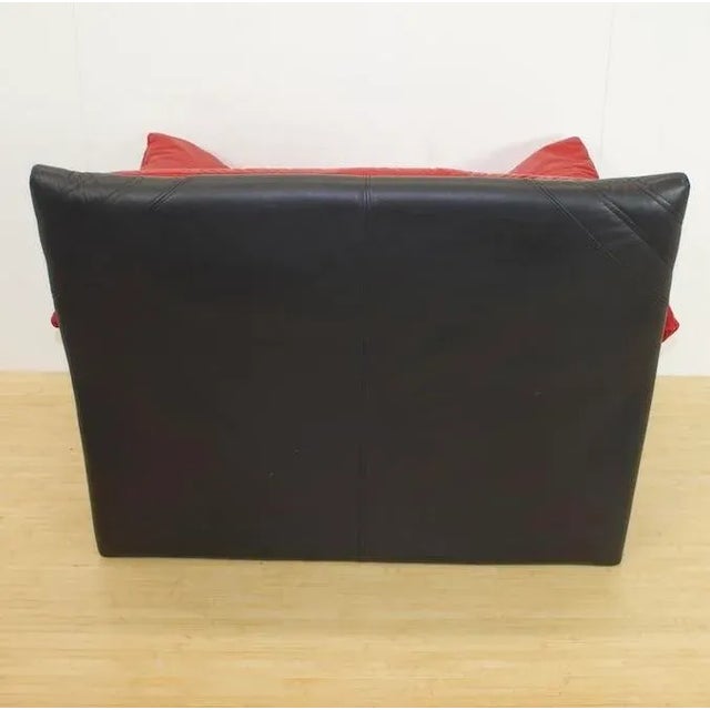 Mid-Century Modern 1980s Red and Black Leather Down-Filled Lounge Chair | Made in Italy For Sale - Image 3 of 6