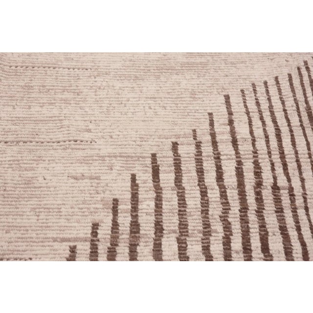 Early 21st Century Nazmiyal Collection Modern Wool Pile Contemporary Area Rug For Sale - Image 5 of 7