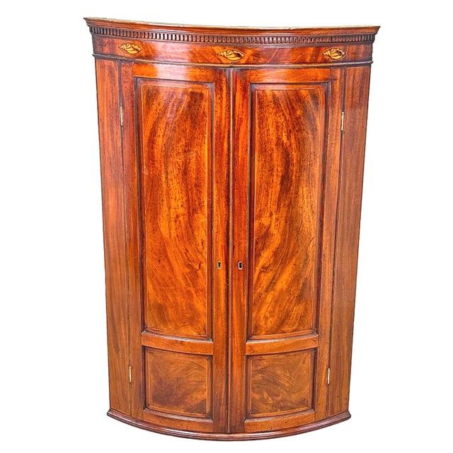 18th Century Mahogany Bow Corner Cupboard, 1790 For Sale