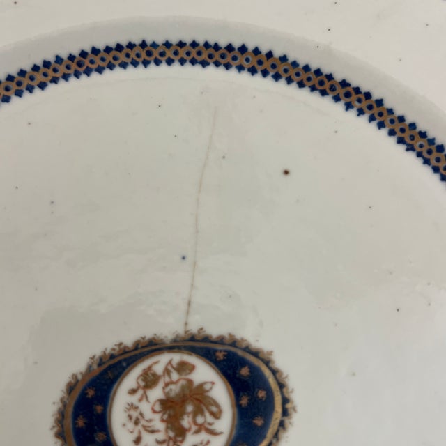 Chinese Late 18th Century Chinese Export Armorial Plate For Sale - Image 3 of 4