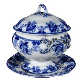 Blue and White Pearl Porcelain Soup Tureen with Plate from Wedgwood, Set of 2 For Sale