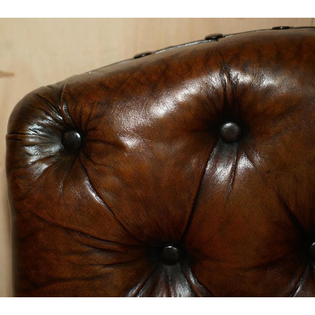 Early 19th Century Antique Regency Brown Leather & Oak Chesterfield Desk Chair, 1820s For Sale - Image 5 of 18