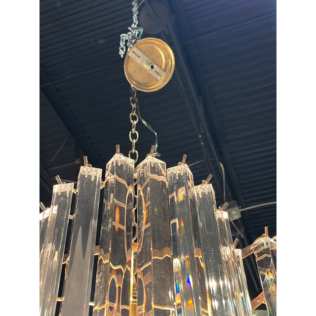 1970s Mid Century Lucite and Brass 13 Light Ribbon Chandelier For Sale - Image 5 of 6