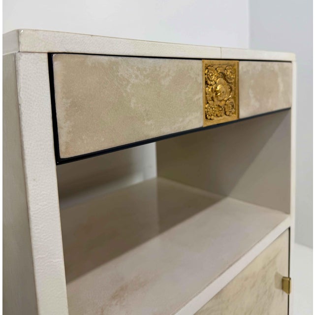 Italian Art Deco Parchment, Gold Leaf and Black Lacquer Nightstands, 1940s, Set of 2 For Sale - Image 9 of 14