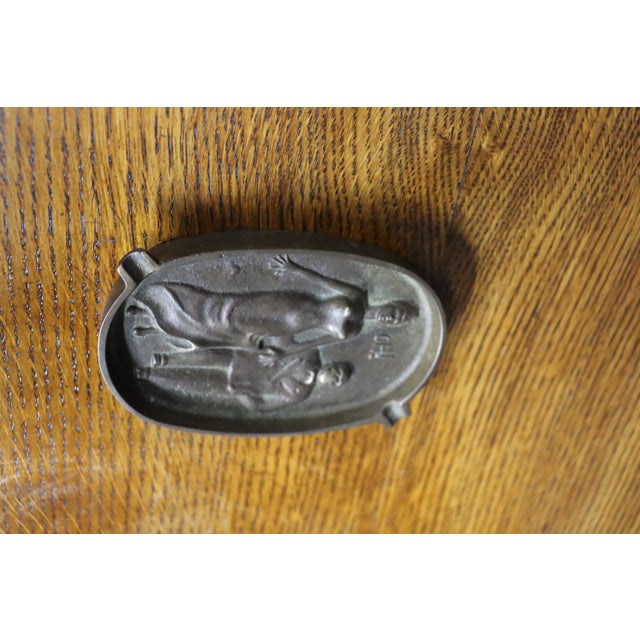 1920s Art Deco Brass Figural Ashtray, Risqué Couple, 1920s–1930s For Sale - Image 5 of 9