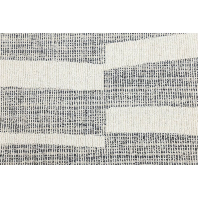 8x10 Abstract Geometric Modern Flatweave Rug - Hand-Knotted Ivory & Slate Wool For Sale In New York - Image 6 of 10
