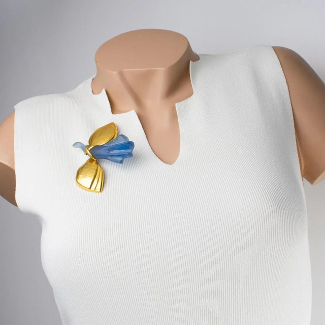 Antigona Paris designed this stunning giant bird brooch. The dimensional shape boasts a giant bird. The bird's wings are...