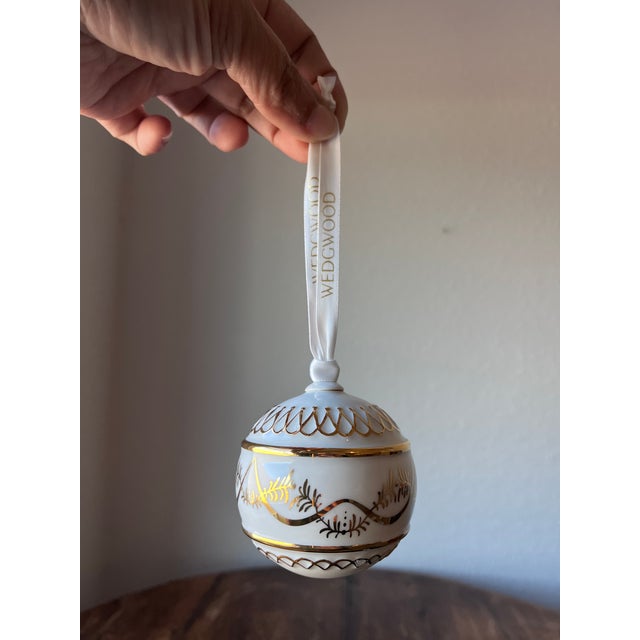 English Wedgwood Holiday Splendour Bone China Christmas Ornament With 22 Karat Gold Accent For Sale - Image 3 of 8