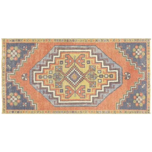 1960s Turkish Oushak Yastik Rug For Sale - Image 4 of 4