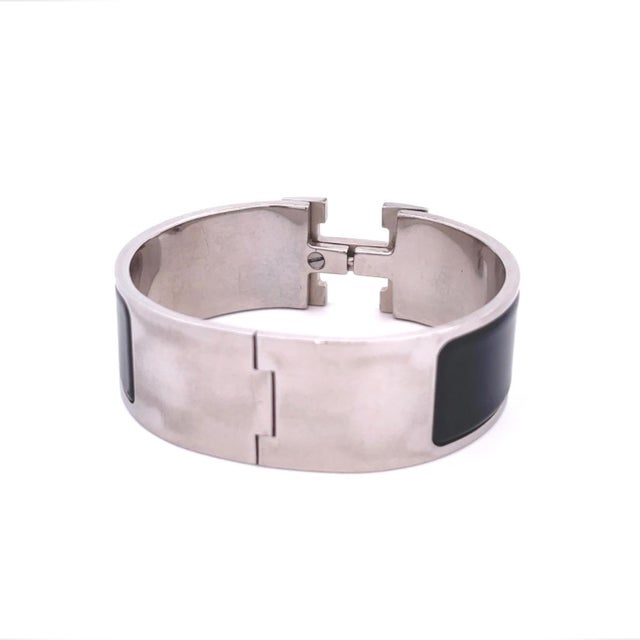 Contemporary Hermes Enamel Silver 20mm Wide H Bangle Bracelet For Sale - Image 3 of 6