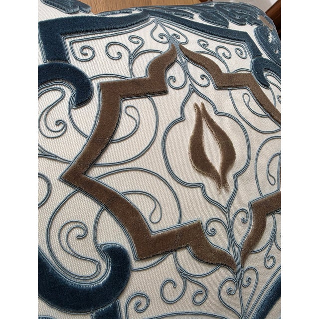 Holland & Sherry 18x18 pillow in white with blue and caramel color appliqué and embroidery with zipper New, insert included
