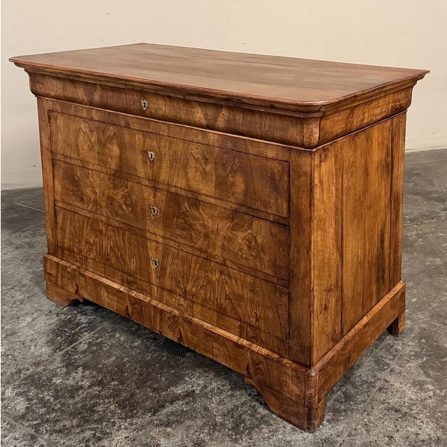 Wood 19th Century French Louis Philippe Walnut Commode For Sale - Image 7 of 15