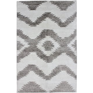 Aara Hand Knotted Bamboo Rug- 5′ × 7′ For Sale